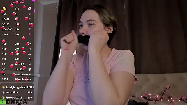 Genne_Tierney - flash boobs