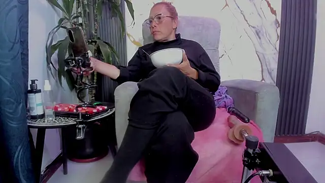 BrendaSex_Hot - 9 min / control fuckmachine