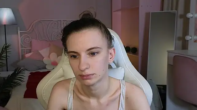 Kaleriyaa_ - to tease with one's butt