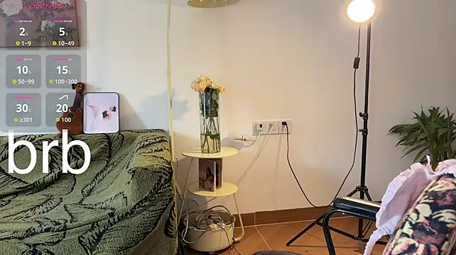 Nanaliu6 - play with bra strips