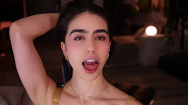 LaurisBermont - I enjoy touching my tight pussy