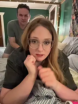Thatcutegirlwtheglasses - boobs out 2 minutes