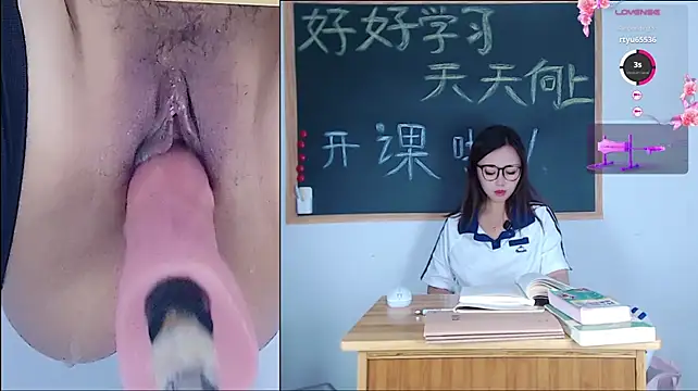 Juzi1213 - 学妹上课总是喷水