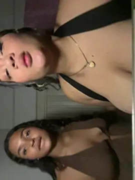 Dakota_JE - 🔥Both girls showing their bare butts🔥