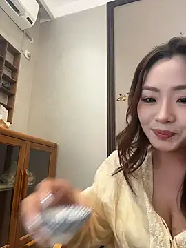 Yomi009 - 户外茶馆小粉震阴蒂😳