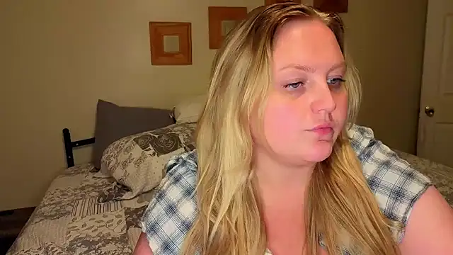 Phatassblonde - play with pussy in public