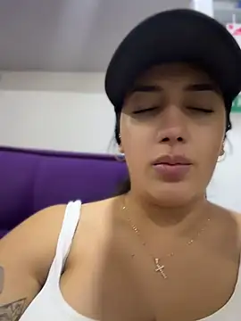 Hannahoff - My boos touch my boobs