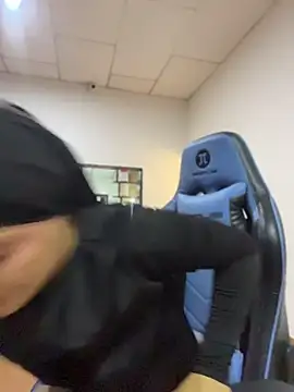 Aisha_k - I rub my ass and it throbs.