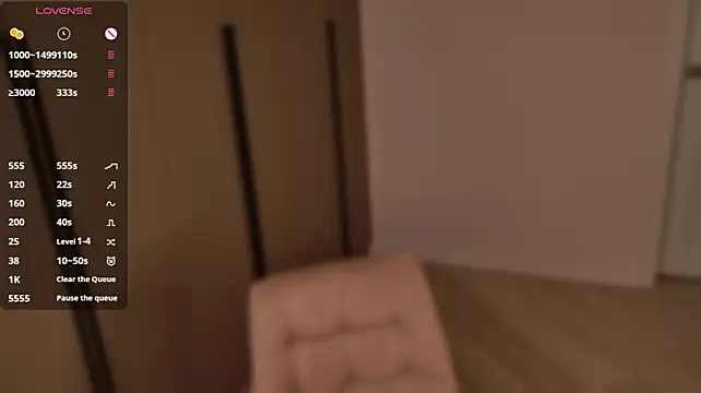 Bella_xx__ - ass tease close-up