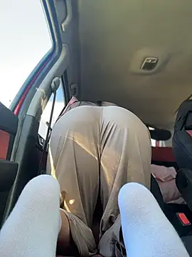 JulliaVegas - 2 fingers in pussy