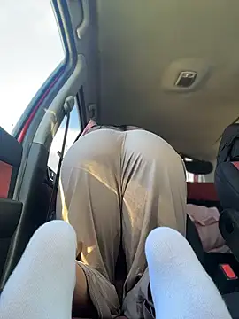 JulliaVegas - 2 fingers in pussy