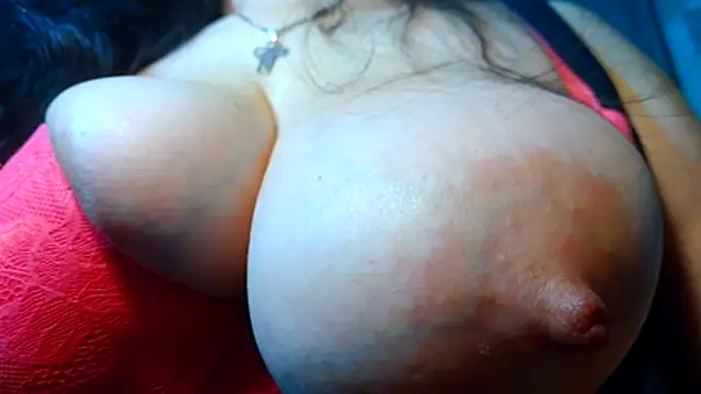 Sharoldfox19 - tits out