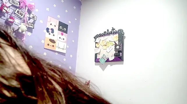 PetiteIvoryQueen19 - ride the dildo with my ass