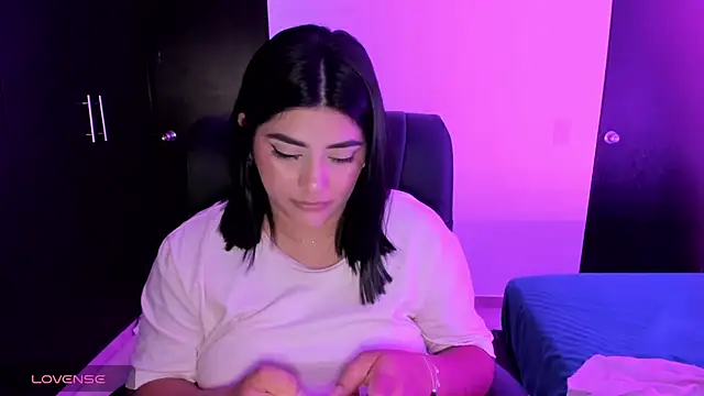 Lucy2606 - plug in ass