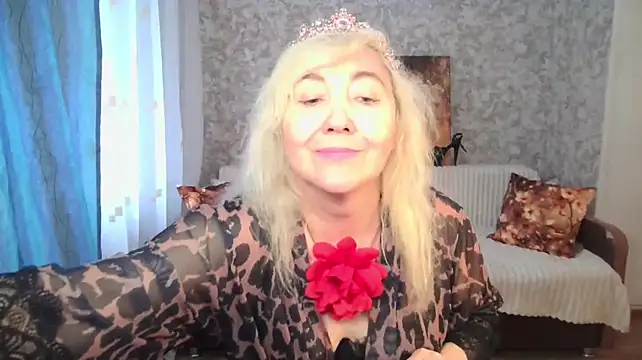 LadyKriss - spread your legs on the sofa where
