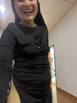 Aisha_k - I rub my ass and it throbs.