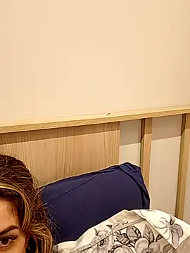 DESIRIE0609 - Tô get on ALL fours without panties