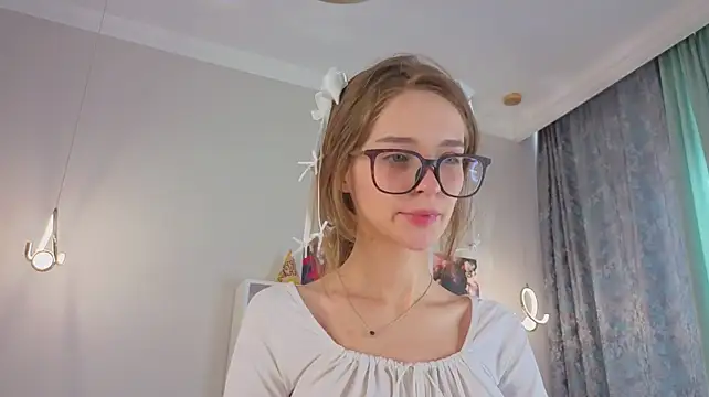 Vialeta_baby - suck fingers