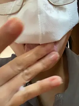 Masturbate-secretly - off underwear&bra behind stranger