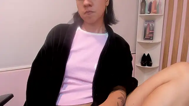 Valkiriia_wiine - Sitting on my new dildo