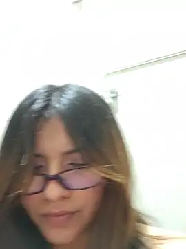 Elsa_sweet - No shirt + frotar coño😈