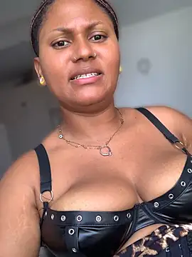 Madelltheebony - Fuck my pussy with my finger