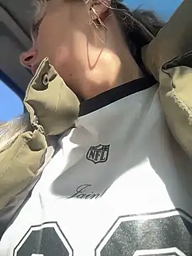 Crazy-Rosa - Hi guys 💋play with my pussy public 💋