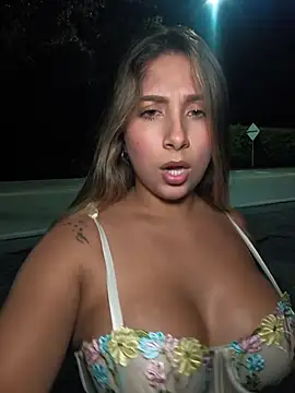 Catalina_ramos - Twerk in middle road