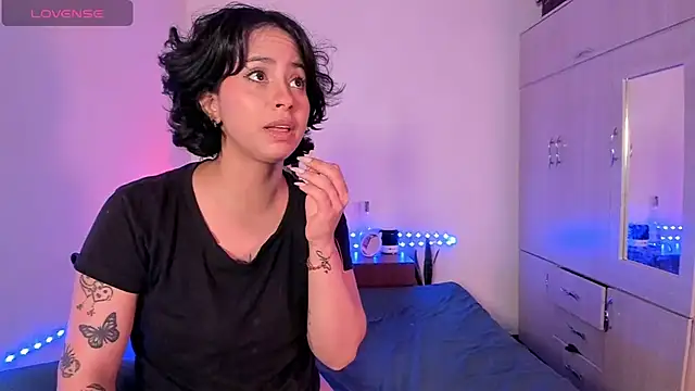 Adriannyp_1 - adri fuck hard carol with strap on
