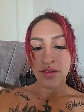 Sofi_Sofii - Playing with her pussy + big squirt