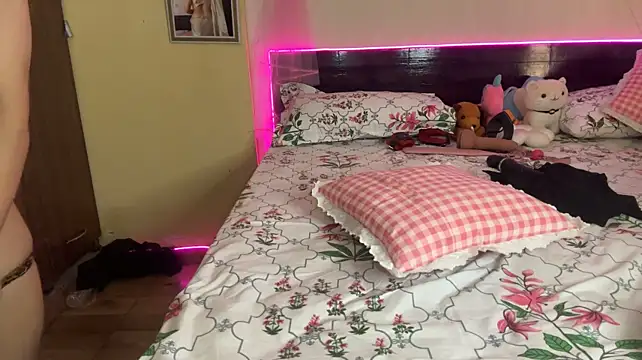 Cherry_jerry - candle wax on boobs