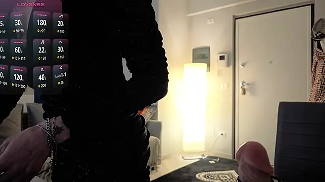 Freyamoret - CAVALCO DILDO SULLO SGABELLO + SQUIRT