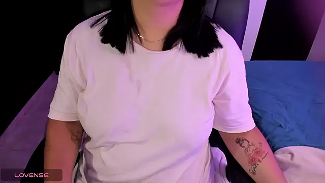 Lucy2606 - plug in ass