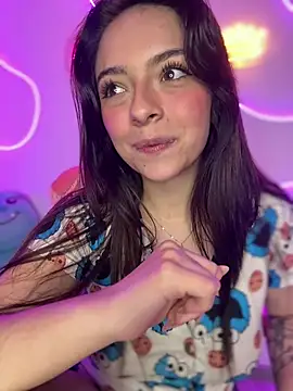 Yovng___Lau - Fingers my pussy