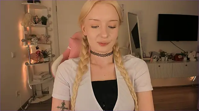 Tiffany_Paw - SlideUrFingerInsideMyPussy
