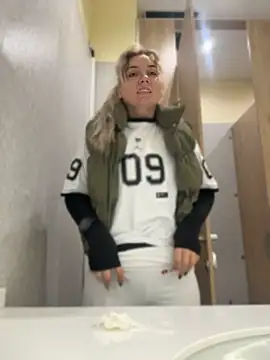 Crazy-Rosa - Hi guys 💋play with my pussy public 💋