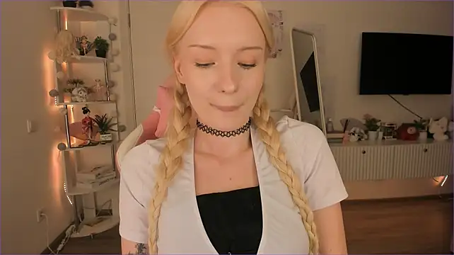 Tiffany_Paw - SlideUrFingerInsideMyPussy