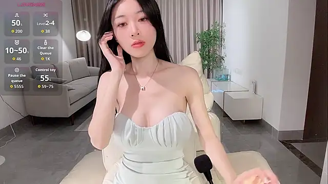 Kulomiyee - 羞羞乳夹+大黑牛2分支