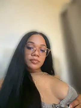 Ashley_Tompson1