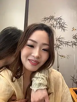 Yomi009 - 户外茶馆小粉震阴蒂😳