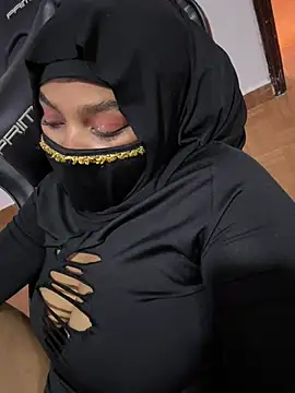 Aylin_arabic - Naughty toes tease
