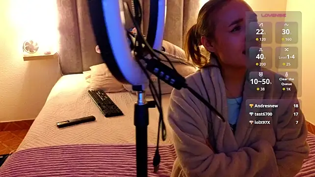 Victoria_Hils - show pussy