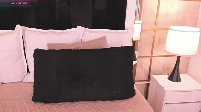 Crystal_Rose__ - 🌹Body tour + Suck fingers POV🌹