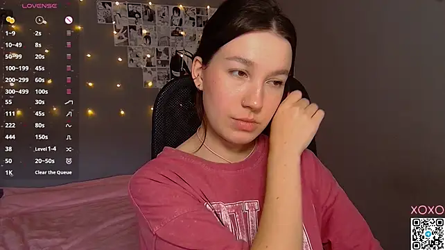 Cutie_Vicky - red booty cheeks