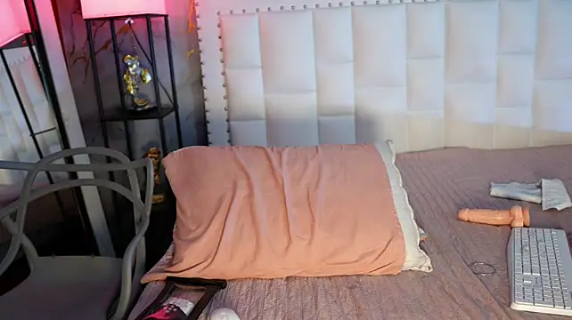 Unfulfilledgirl - DILDO FUCK 🍆🍆
