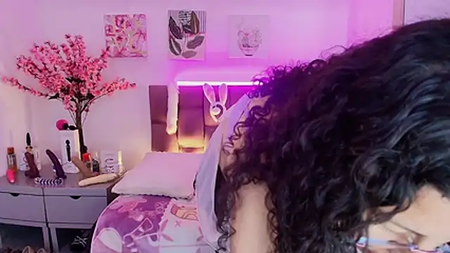 Zaly_mature - Full naked and zoom tits and ass