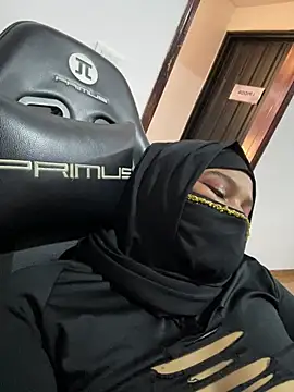 Aylin_arabic - Naughty toes tease