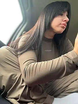 JulliaVegas - 2 fingers in pussy