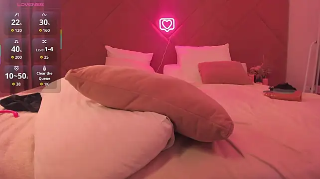 Emma__Leee - Control toy 6 min + dildo in pussy