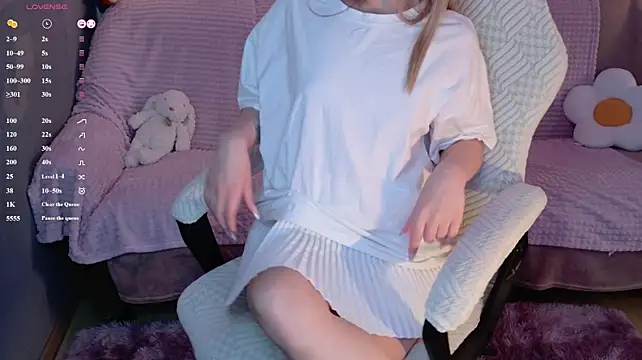 LillyyLilith - Spank my juicy ass x 6
